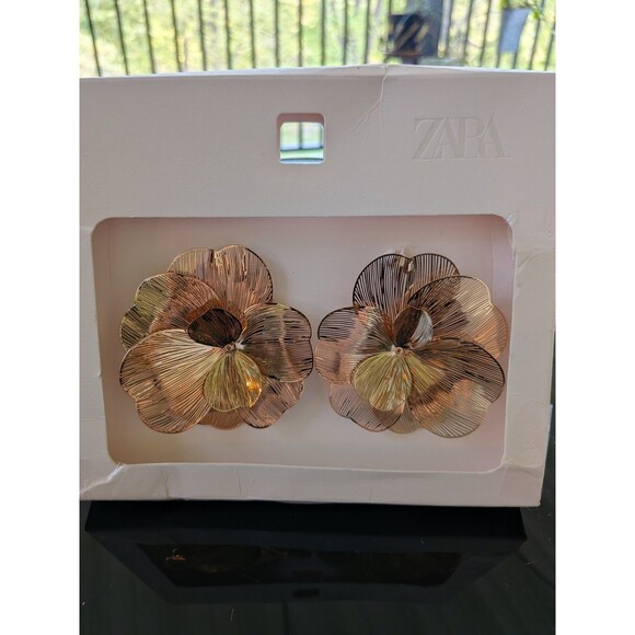 ZARA Earrings Polished Golden Wire Oversize Floral Open Flower Statement Glam - Picture 4 of 7